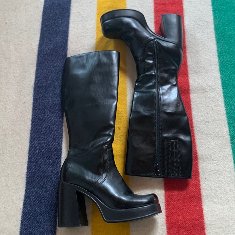 GUC Vintage Y2K Bongo Platform Boots. Women’s sz 10